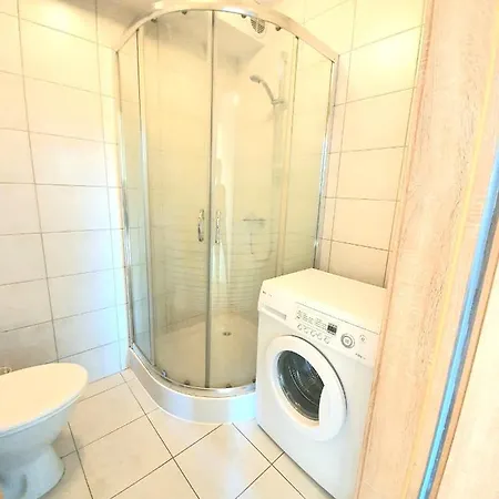 Wszedzie Blisko , Wysoki Parter *