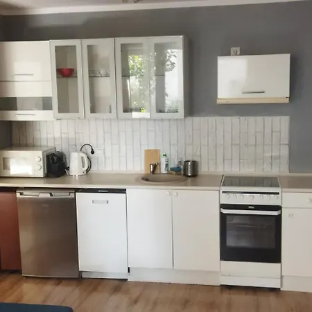 Wszędzie Blisko , Wysoki Parter