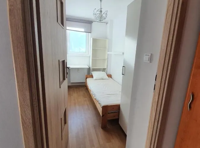 Apartament Wszędzie Blisko , Wysoki Parter *